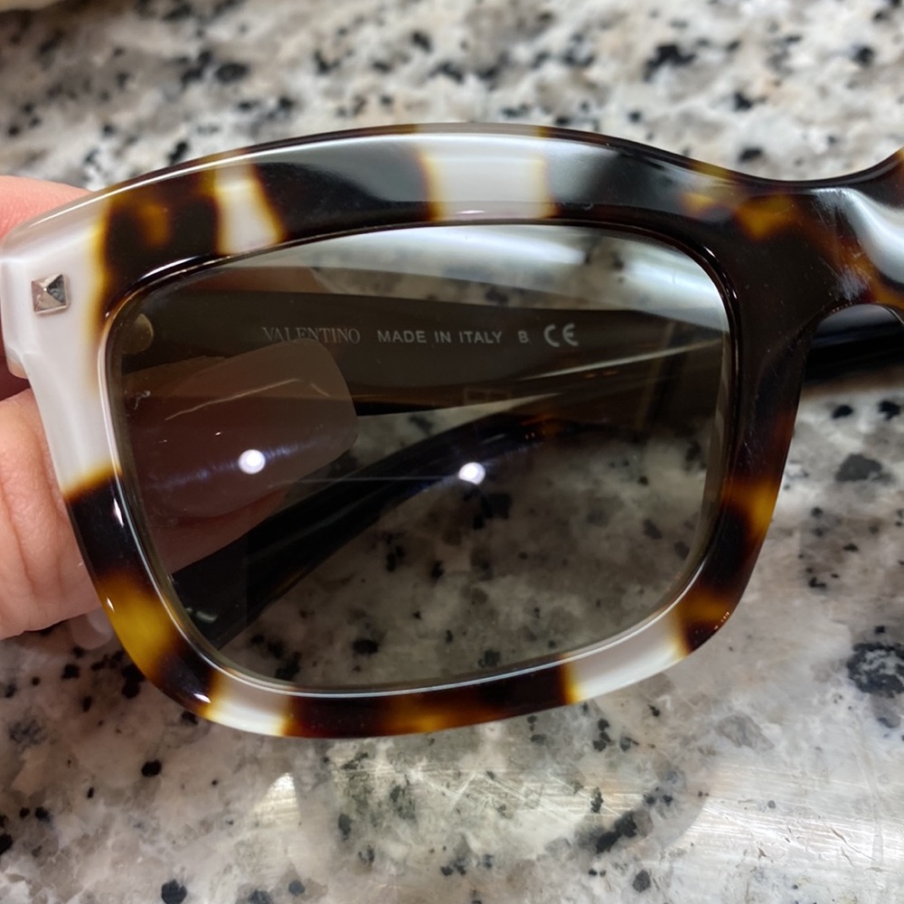 Authentic Valentino unique tortoise shell sunglasses - Picture 4 of 13